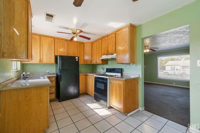 923 Townsley Avenue, Bakersfield, CA 93304