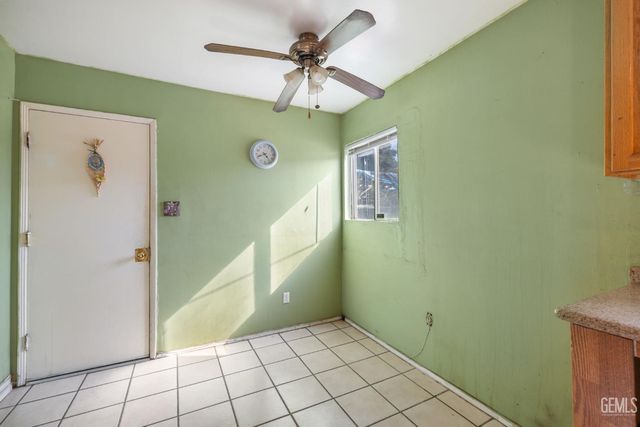 923 Townsley Avenue, Bakersfield, CA 93304