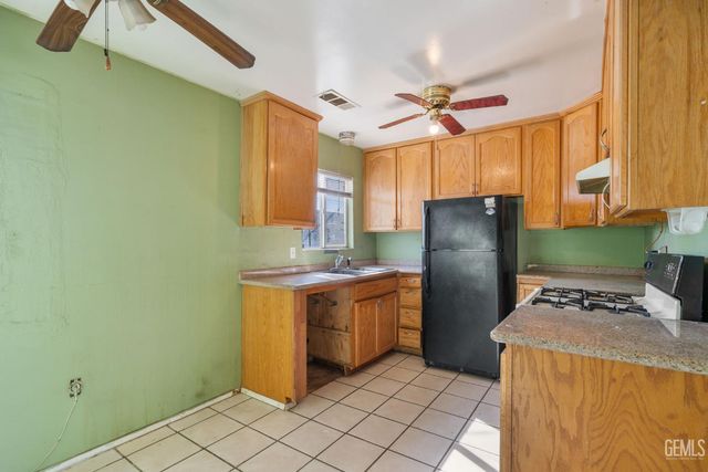 923 Townsley Avenue, Bakersfield, CA 93304