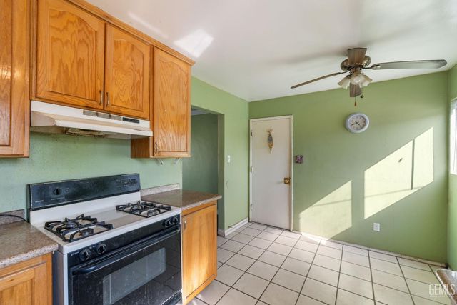 923 Townsley Avenue, Bakersfield, CA 93304