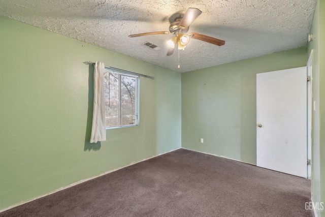 923 Townsley Avenue, Bakersfield, CA 93304