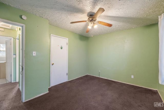 923 Townsley Avenue, Bakersfield, CA 93304