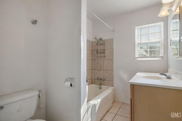 923 Townsley Avenue, Bakersfield, CA 93304