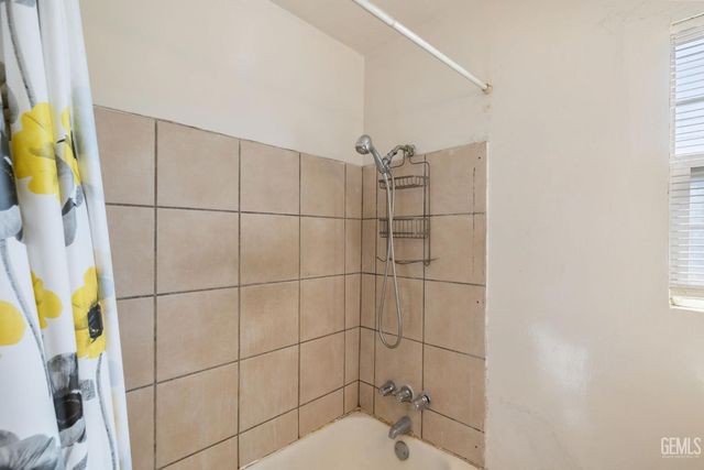 923 Townsley Avenue, Bakersfield, CA 93304