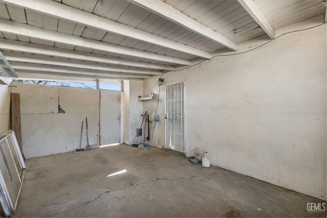 923 Townsley Avenue, Bakersfield, CA 93304