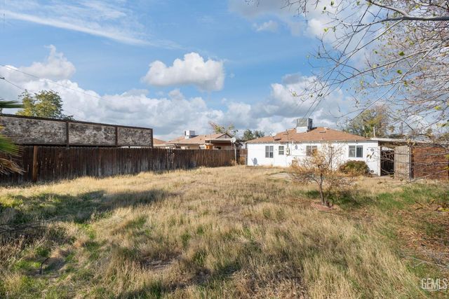 923 Townsley Avenue, Bakersfield, CA 93304