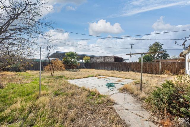 923 Townsley Avenue, Bakersfield, CA 93304