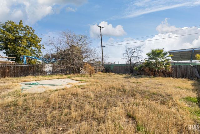 923 Townsley Avenue, Bakersfield, CA 93304