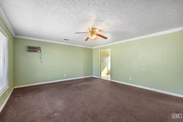 923 Townsley Avenue, Bakersfield, CA 93304