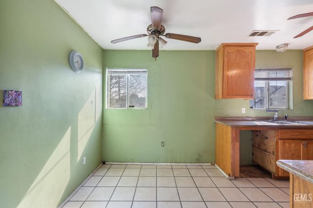 923 Townsley Avenue, Bakersfield, CA 93304