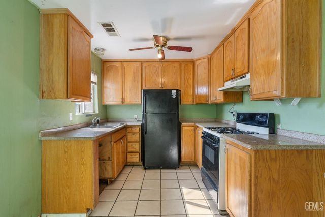 923 Townsley Avenue, Bakersfield, CA 93304