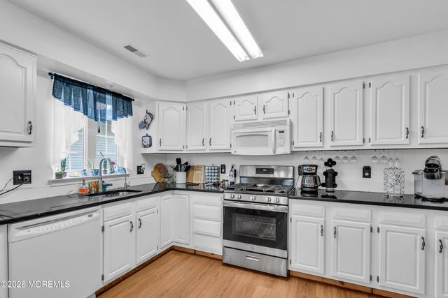 21 S Baker Drive, Jackson, NJ 08527