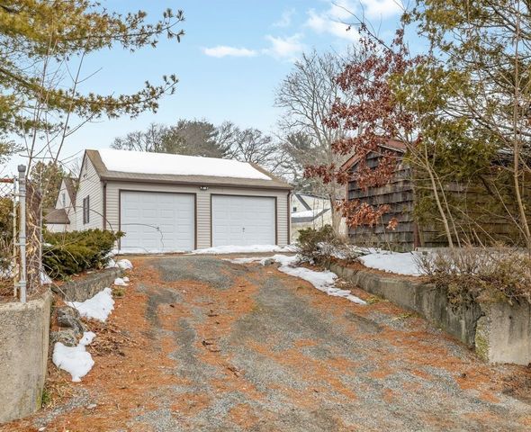 5 Woodland Avenue, Coventry, RI 02816