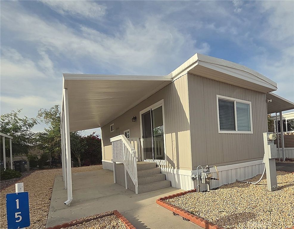 Image 4 of property listing at 1600 S San Jacinto Avenue 15, San Jacinto, CA 92583