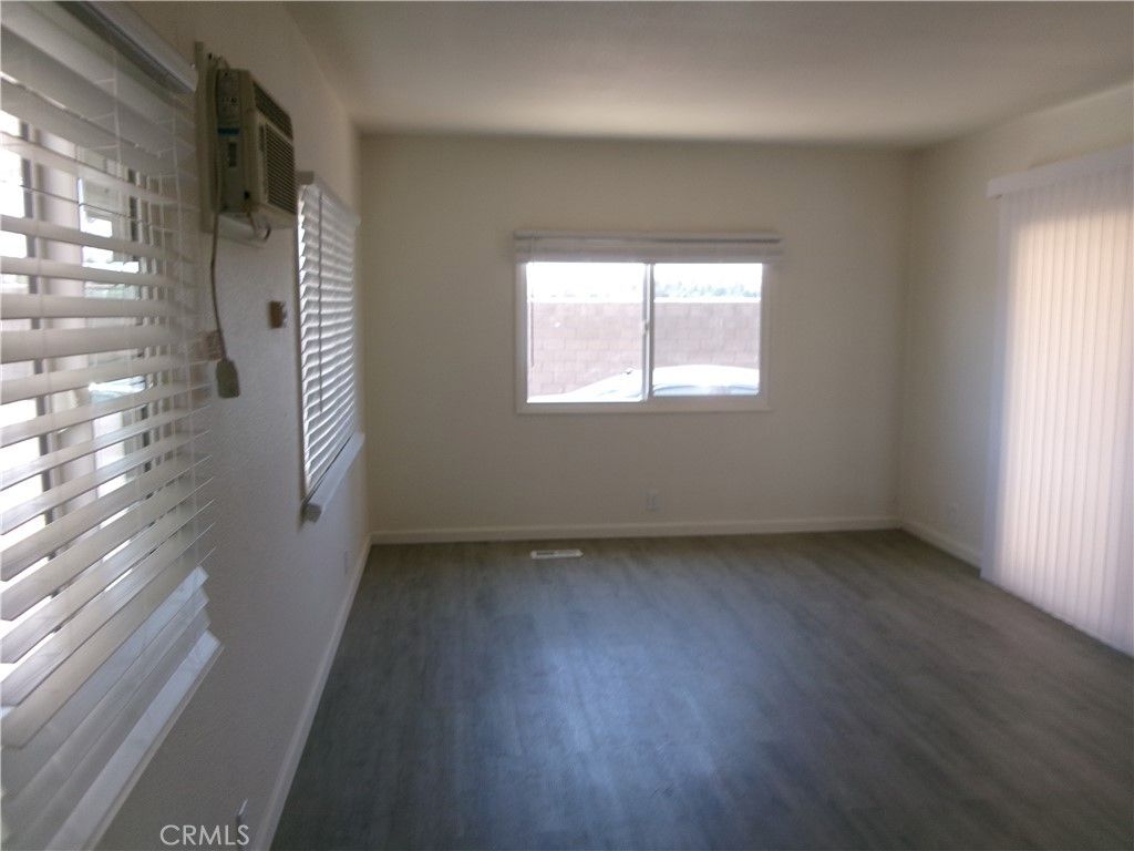 Image 6 of property listing at 1600 S San Jacinto Avenue 15, San Jacinto, CA 92583