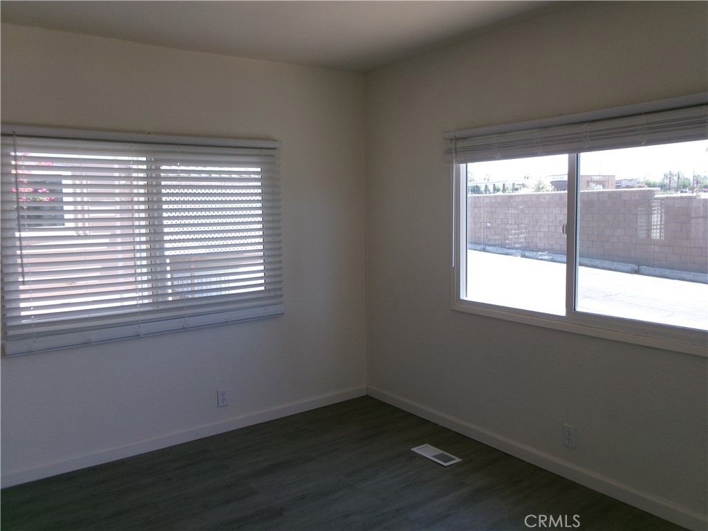 Image 8 of property listing at 1600 S San Jacinto Avenue 15, San Jacinto, CA 92583
