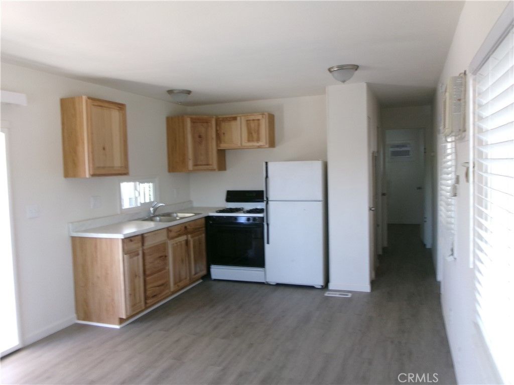 Image 9 of property listing at 1600 S San Jacinto Avenue 15, San Jacinto, CA 92583