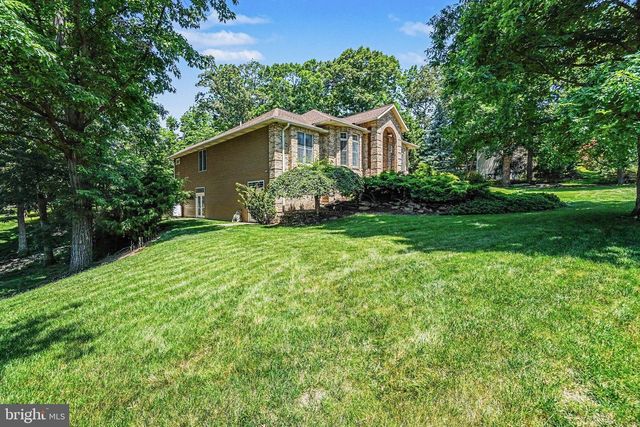 1905 CHRISTOPHER PL, Harrisburg, PA 17110