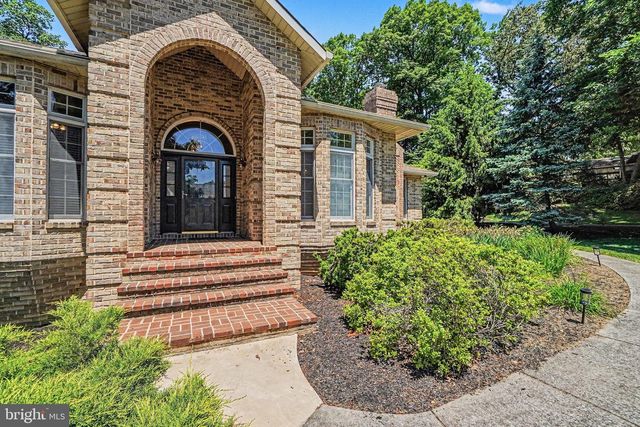 1905 CHRISTOPHER PL, Harrisburg, PA 17110