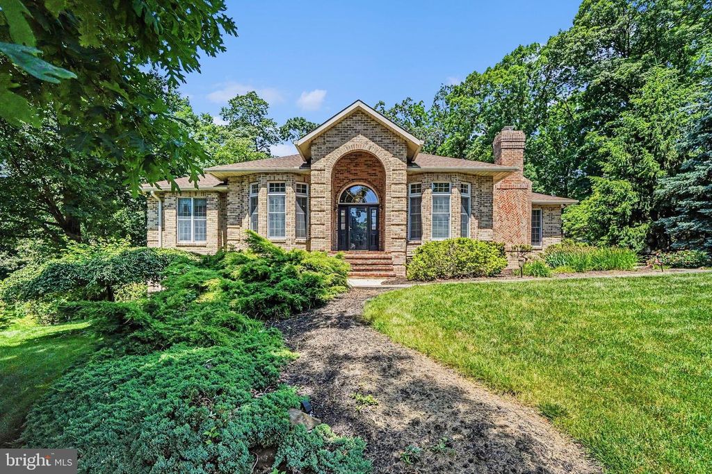 1905 CHRISTOPHER PL, Harrisburg, PA 17110