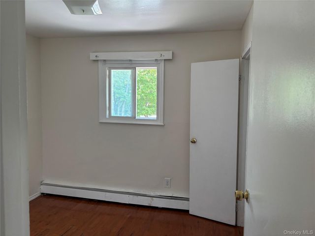 2 Musette Place, Amityville, NY 11701