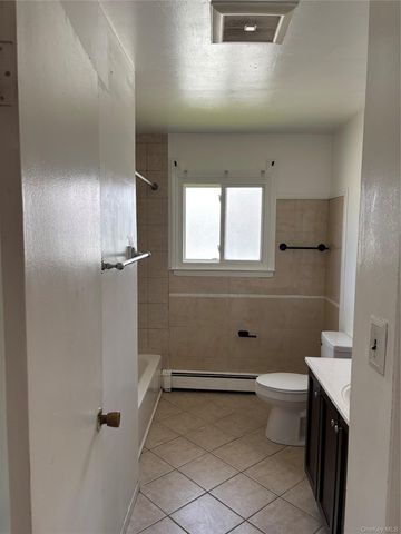2 Musette Place, Amityville, NY 11701