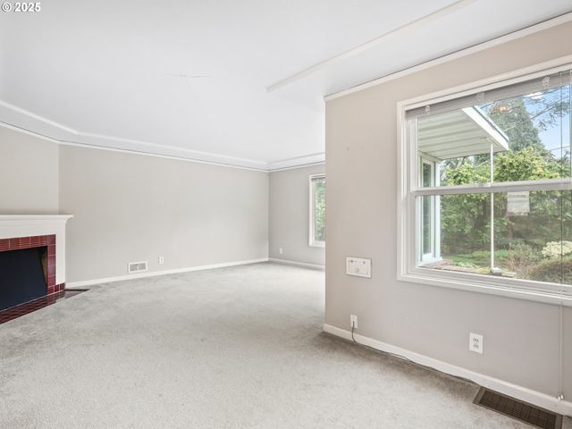 -1 Se MADISON St, Portland, OR 97215