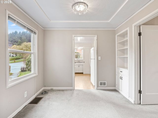 -1 Se MADISON St, Portland, OR 97215
