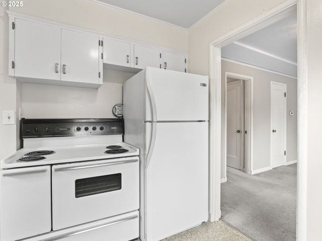 -1 Se MADISON St, Portland, OR 97215