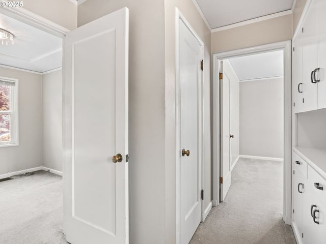 -1 Se MADISON St, Portland, OR 97215