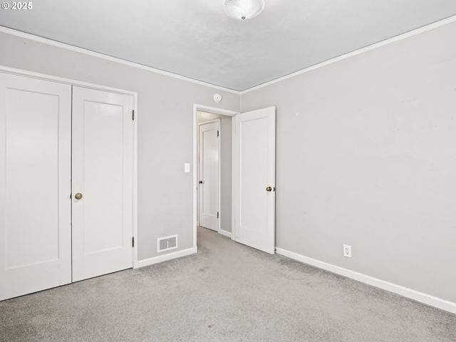 -1 Se MADISON St, Portland, OR 97215