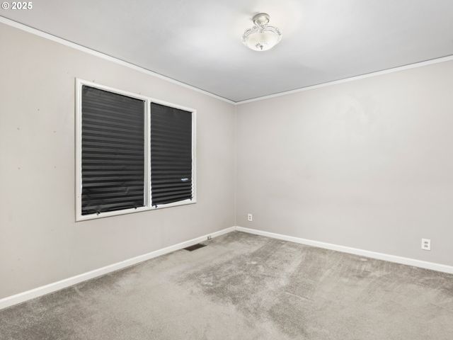-1 Se MADISON St, Portland, OR 97215