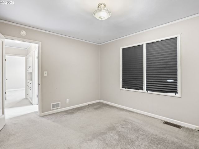 -1 Se MADISON St, Portland, OR 97215
