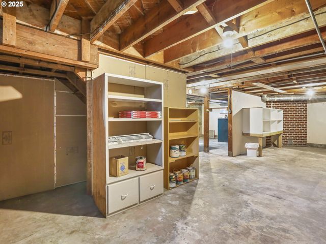 -1 Se MADISON St, Portland, OR 97215