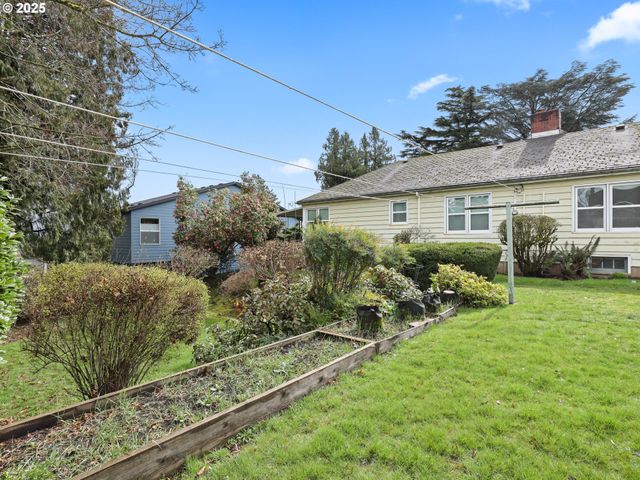 -1 Se MADISON St, Portland, OR 97215