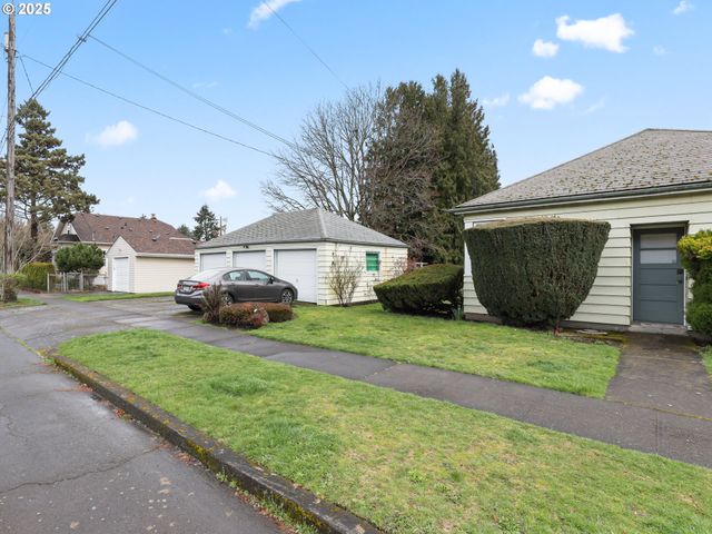 -1 Se MADISON St, Portland, OR 97215