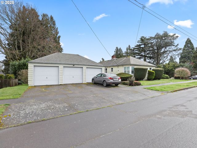 -1 Se MADISON St, Portland, OR 97215