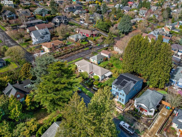 -1 Se MADISON St, Portland, OR 97215