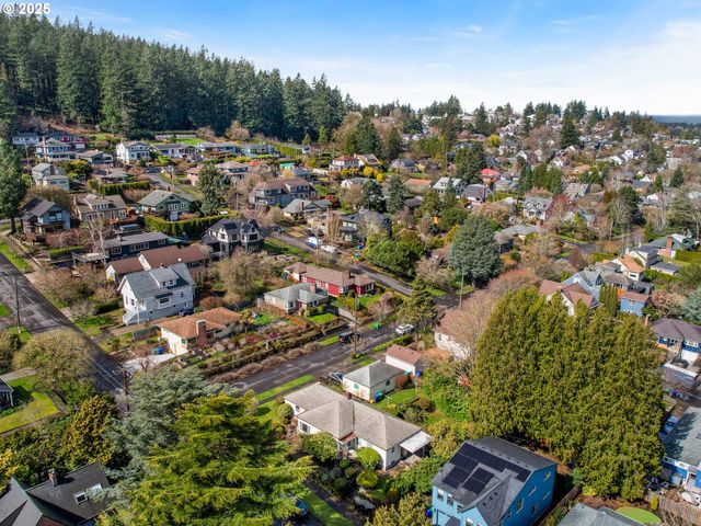 -1 Se MADISON St, Portland, OR 97215
