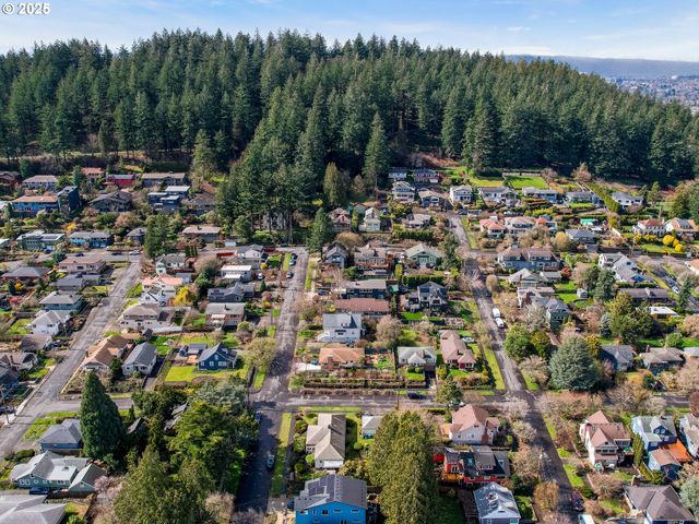 -1 Se MADISON St, Portland, OR 97215
