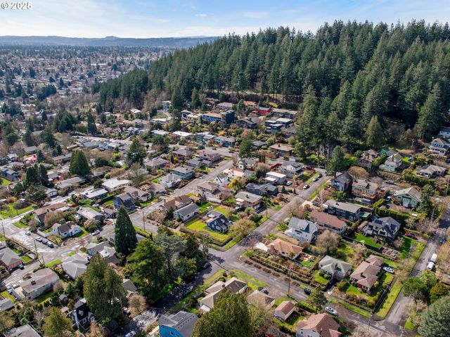 -1 Se MADISON St, Portland, OR 97215