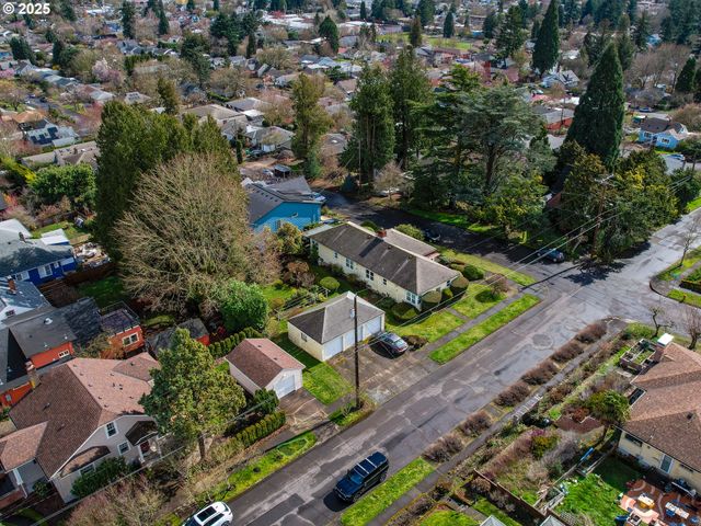 -1 Se MADISON St, Portland, OR 97215