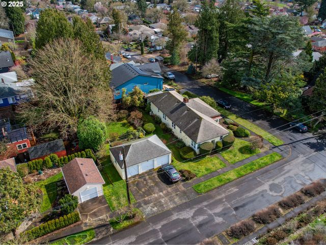 -1 Se MADISON St, Portland, OR 97215