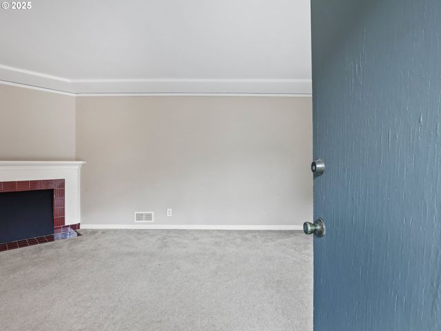 -1 Se MADISON St, Portland, OR 97215