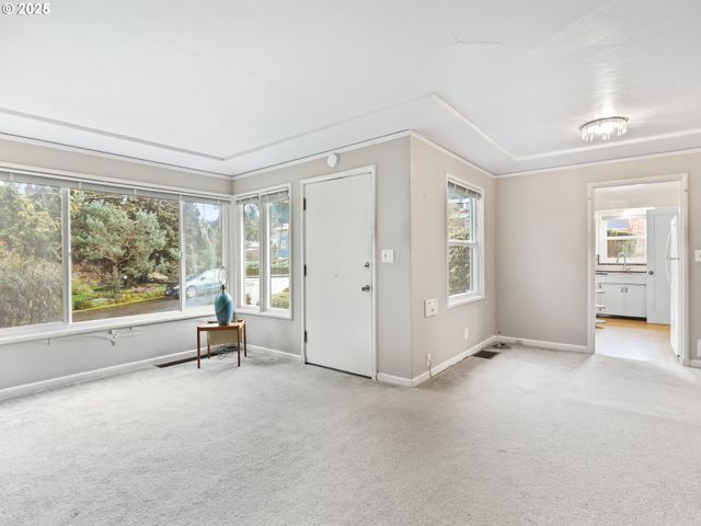 -1 Se MADISON St, Portland, OR 97215