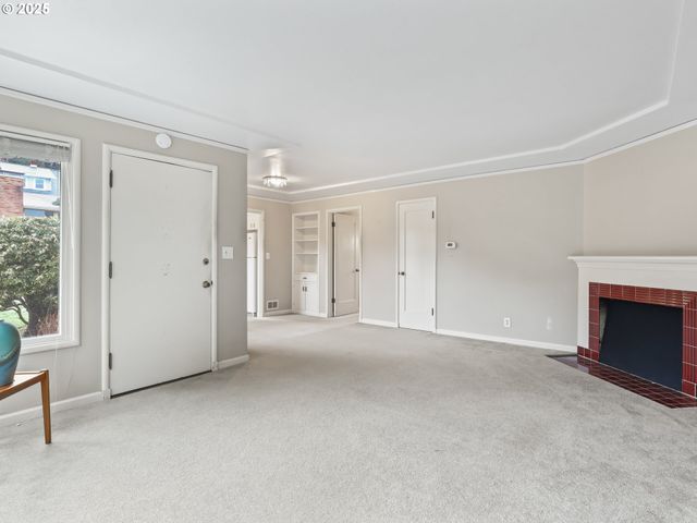 -1 Se MADISON St, Portland, OR 97215