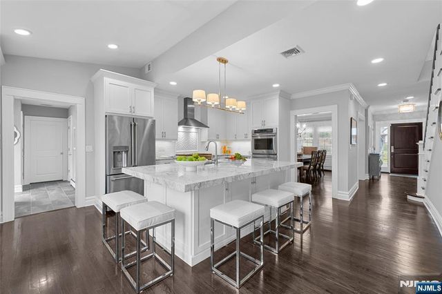 46 Sussex Road, Tenafly, NJ 07670