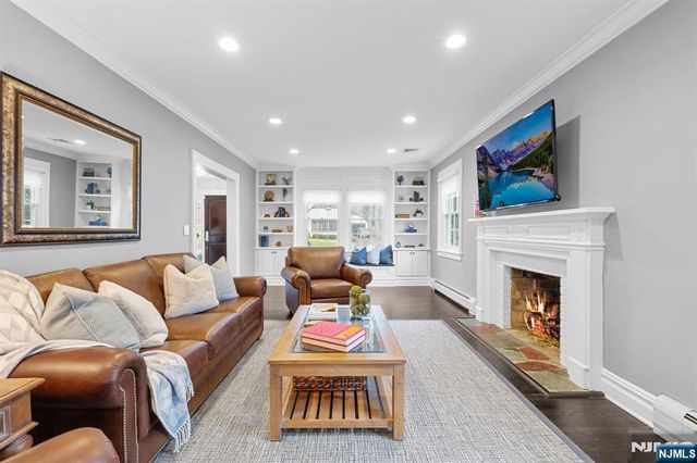 46 Sussex Road, Tenafly, NJ 07670