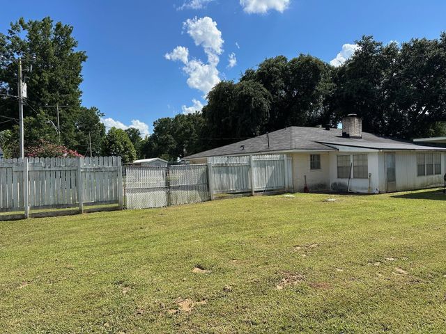 1931 Alfred Lane, Bossier City, LA 71112