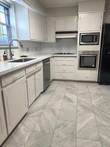 1931 Alfred Lane, Bossier City, LA 71112